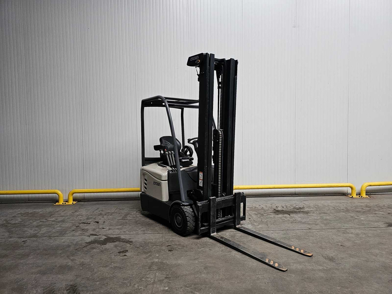 2018 CROWN SCT6010-1.3 FORKLIFT - Вилочный погрузчик: фото 2 2018 CROWN SCT6010-1.3 FORKLIFT - Вилочный погрузчик: фото 2