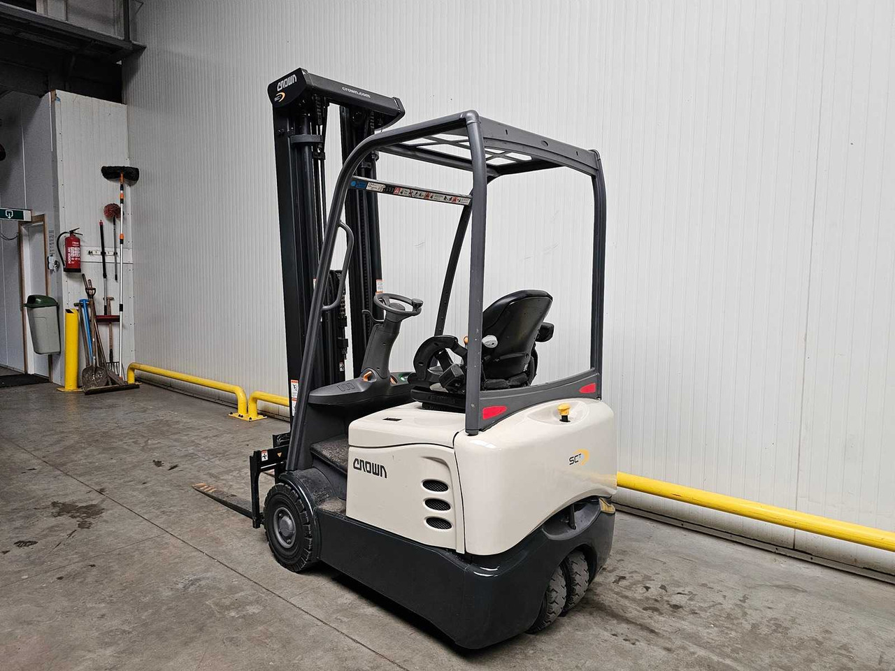 2018 CROWN SCT6010-1.3 FORKLIFT - Вилочный погрузчик: фото 4 2018 CROWN SCT6010-1.3 FORKLIFT - Вилочный погрузчик: фото 4