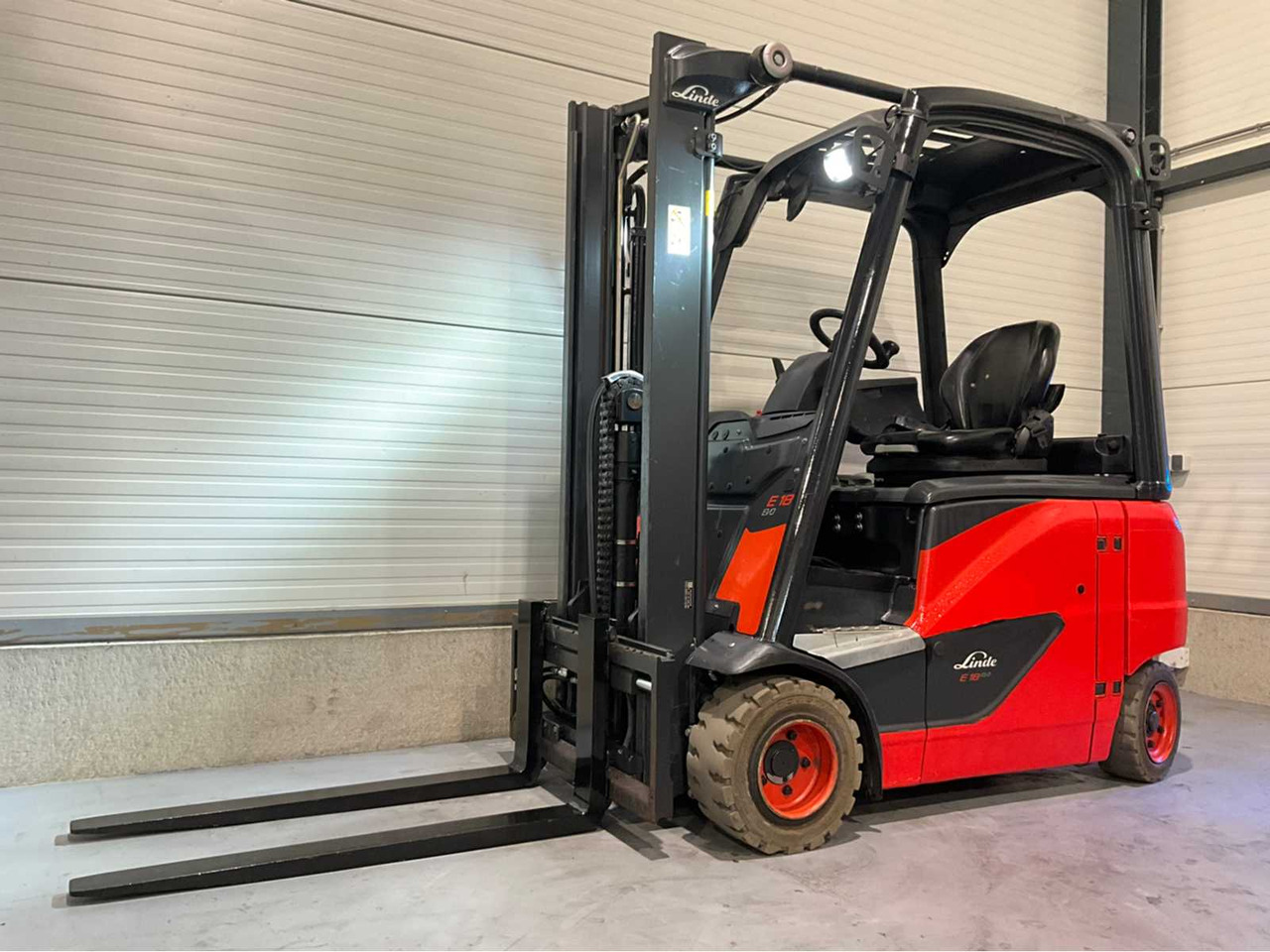 2019 LINDE E18PH-02 1800KG FORKLIFT - Вилочный погрузчик: фото 1 2019 LINDE E18PH-02 1800KG FORKLIFT - Вилочный погрузчик: фото 1