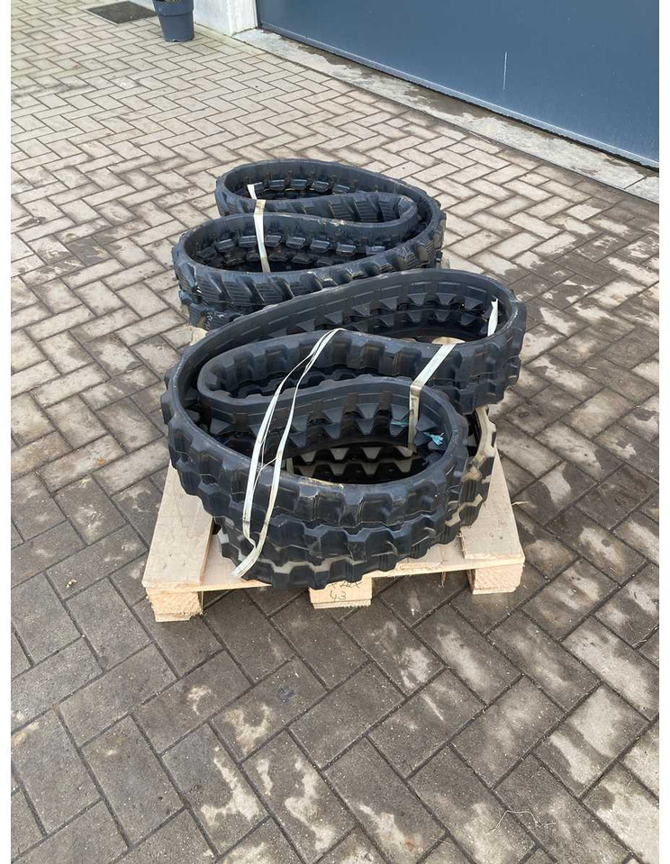 4 PIECES TRACKS MINI EXCAVATOR - Экскаватор: фото 2 4 PIECES TRACKS MINI EXCAVATOR - Экскаватор: фото 2