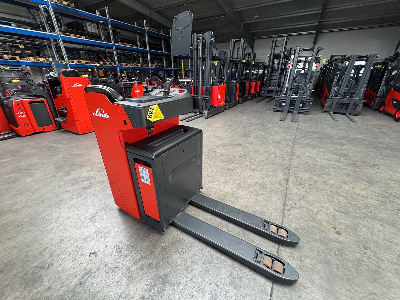 Вилочный погрузчик BATTERY 46/2023 BJ.2020 SERVICE + UVV 08/2026 LINDE T20R PALLET TRUCK STACKER ANT 4,715 HOURS: фото 6 Вилочный погрузчик BATTERY 46/2023 BJ.2020 SERVICE + UVV 08/2026 LINDE T20R PALLET TRUCK STACKER ANT 4,715 HOURS: фото 6