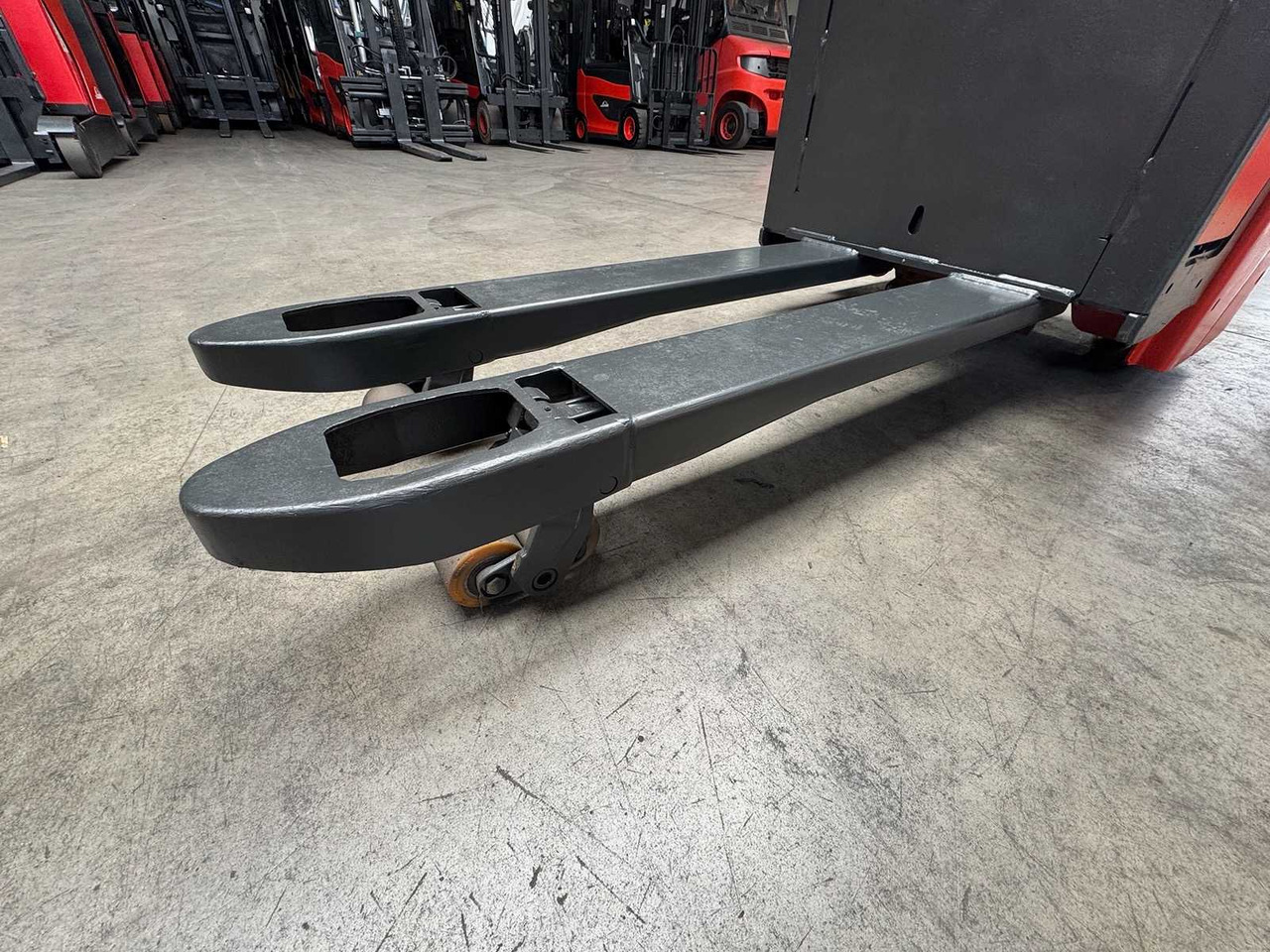 Вилочный погрузчик BATTERY 46/2023 BJ.2020 SERVICE + UVV 08/2026 LINDE T20R PALLET TRUCK STACKER ANT 4,715 HOURS: фото 7 Вилочный погрузчик BATTERY 46/2023 BJ.2020 SERVICE + UVV 08/2026 LINDE T20R PALLET TRUCK STACKER ANT 4,715 HOURS: фото 7