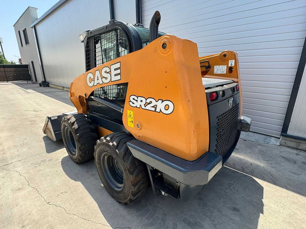 CASE SR210 COMPACT LOADER WITH RADIAL LIFT GEOMETRY - Гусеничный мини-погрузчик: фото 5 CASE SR210 COMPACT LOADER WITH RADIAL LIFT GEOMETRY - Гусеничный мини-погрузчик: фото 5