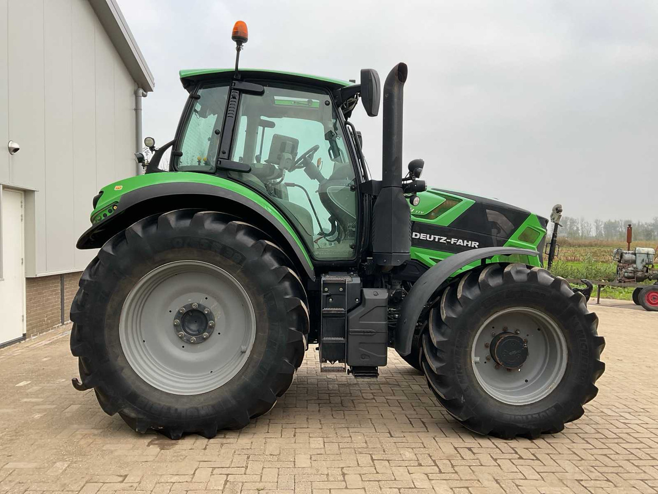 Deutz-fahr 6175.4 TTV Agrotron - Трактор: фото 4 Deutz-fahr 6175.4 TTV Agrotron - Трактор: фото 4
