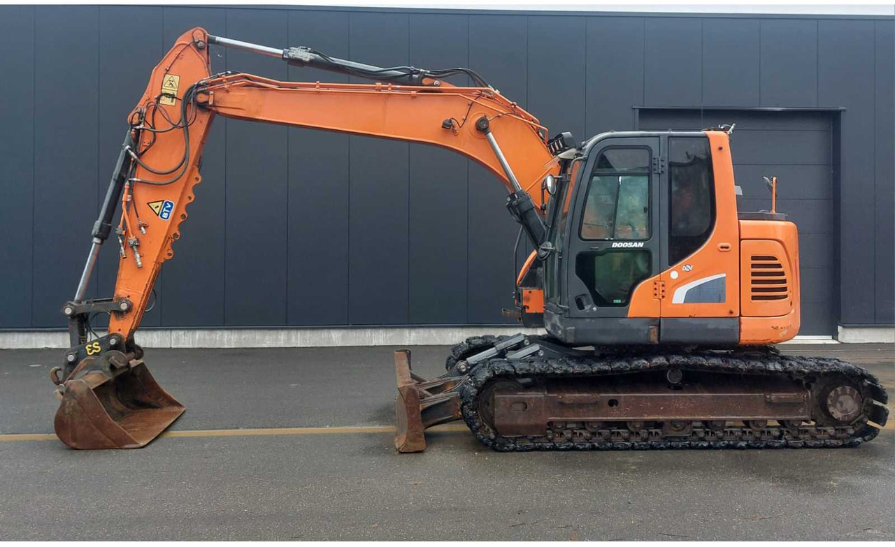Doosan DX140LCR-5 - Гусеничный экскаватор: фото 1 Doosan DX140LCR-5 - Гусеничный экскаватор: фото 1