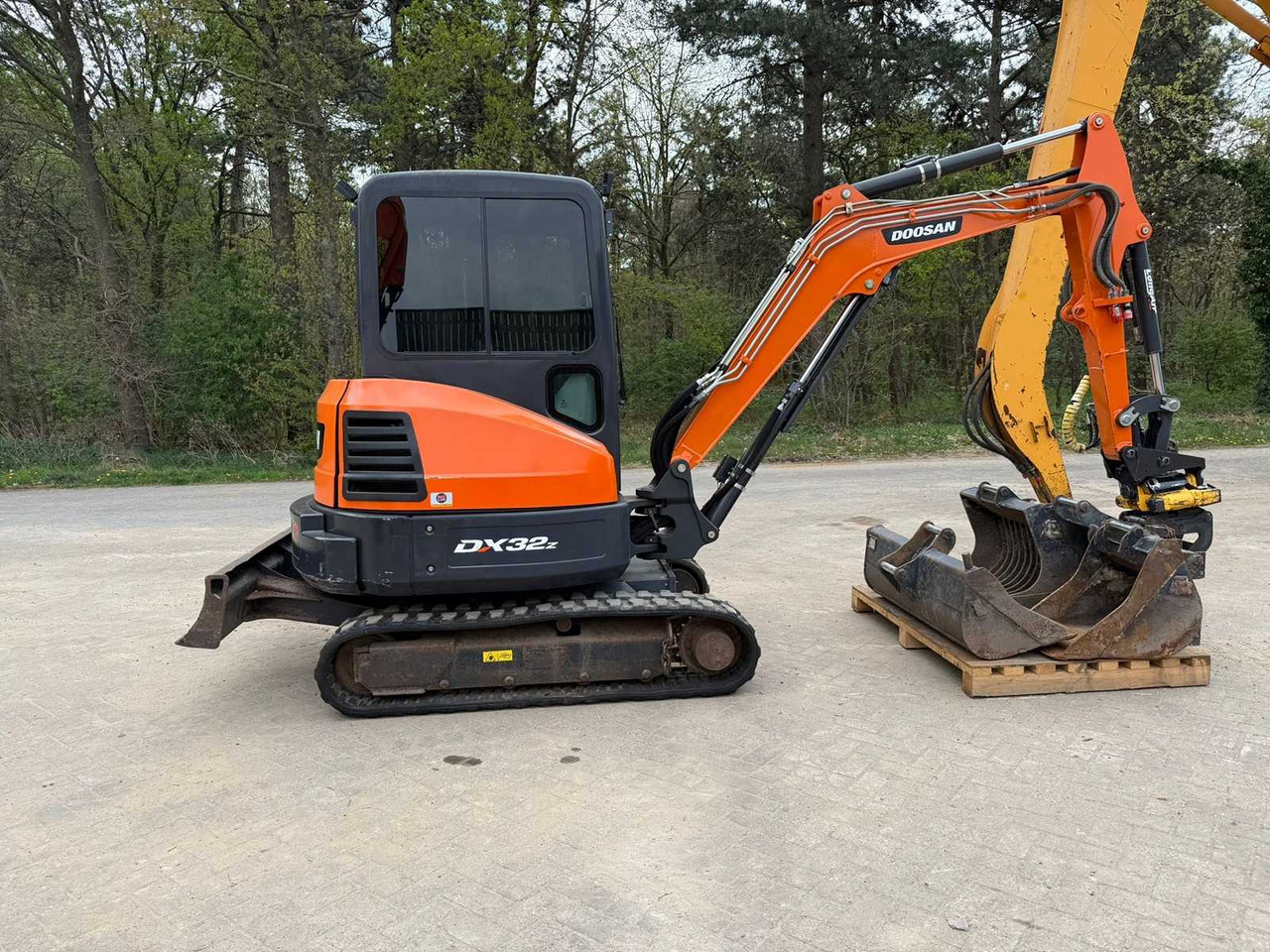 Doosan DX32Z - Гусеничный экскаватор: фото 2 Doosan DX32Z - Гусеничный экскаватор: фото 2
