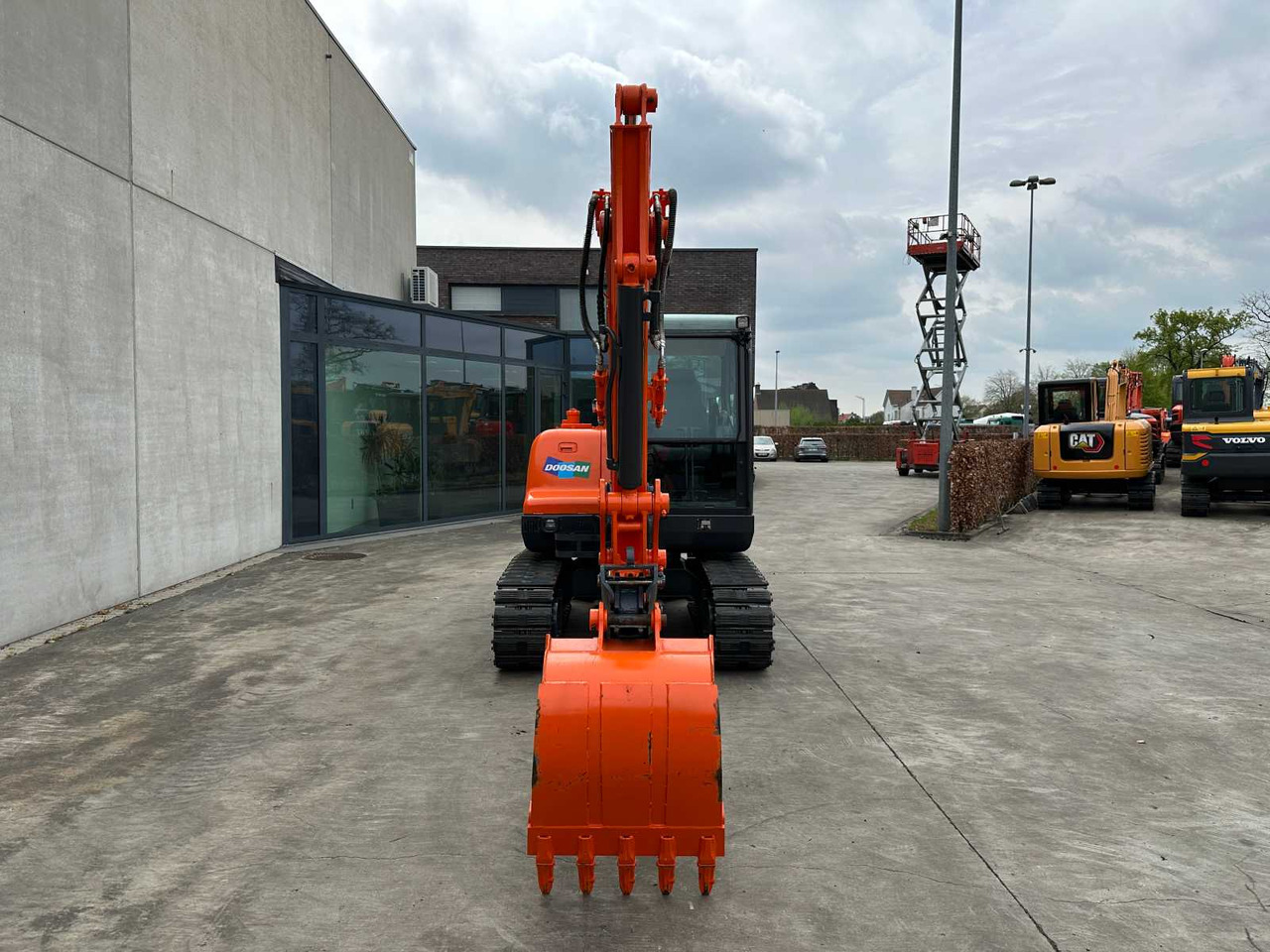 Doosan DX55-9C - Гусеничный экскаватор: фото 2 Doosan DX55-9C - Гусеничный экскаватор: фото 2