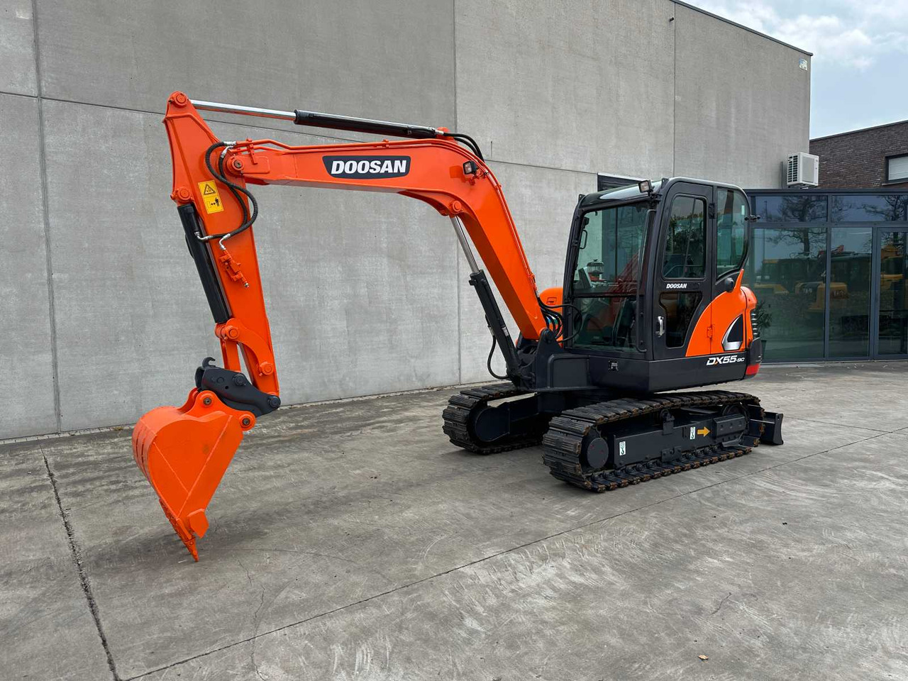 Doosan DX55-9C - Гусеничный экскаватор: фото 1 Doosan DX55-9C - Гусеничный экскаватор: фото 1