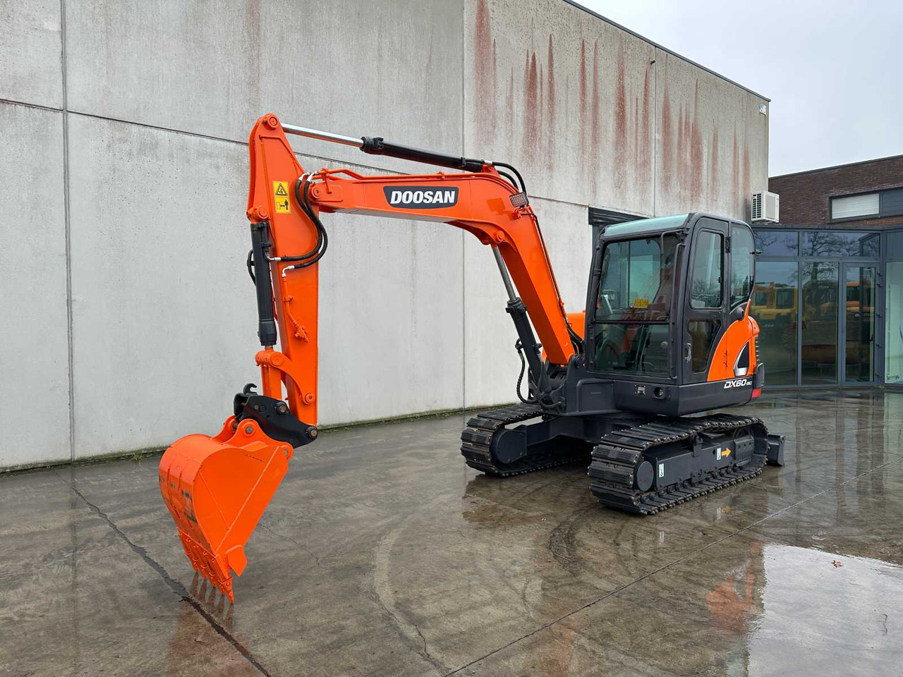 Doosan DX60-9C - Гусеничный экскаватор: фото 1 Doosan DX60-9C - Гусеничный экскаватор: фото 1