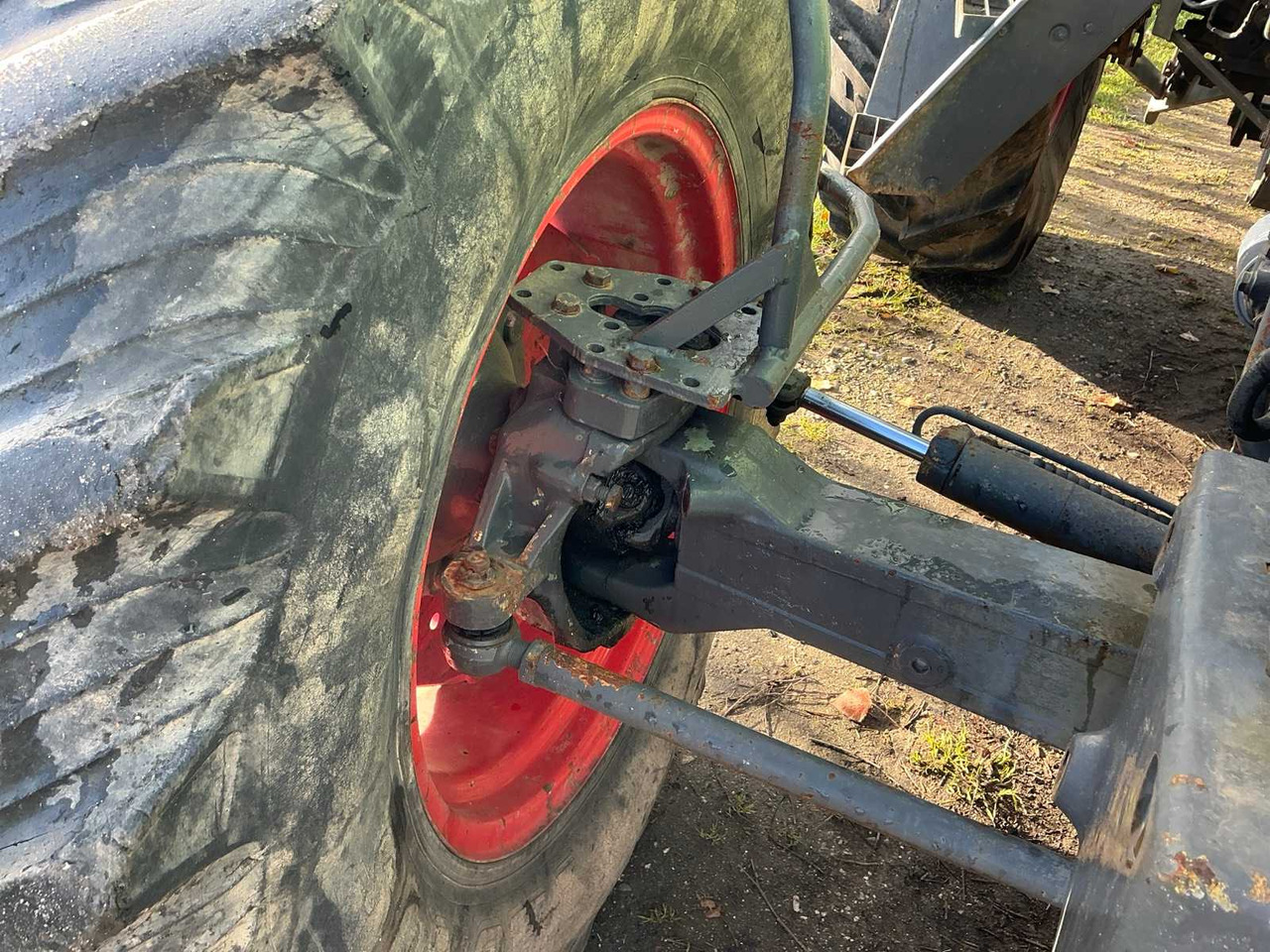 Трактор FENDT FARMER 309 LSA TURBOMATIK FOUR-WHEEL DRIVE AGRICULTURAL TRACTOR: фото 10 Трактор FENDT FARMER 309 LSA TURBOMATIK FOUR-WHEEL DRIVE AGRICULTURAL TRACTOR: фото 10