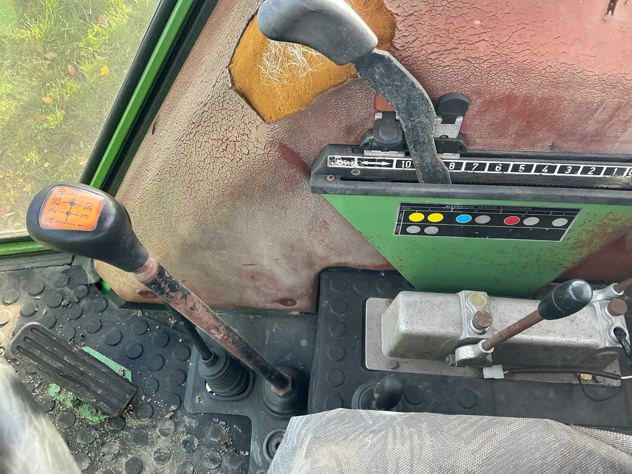 Трактор FENDT FARMER 309 LSA TURBOMATIK FOUR-WHEEL DRIVE AGRICULTURAL TRACTOR: фото 21 Трактор FENDT FARMER 309 LSA TURBOMATIK FOUR-WHEEL DRIVE AGRICULTURAL TRACTOR: фото 21