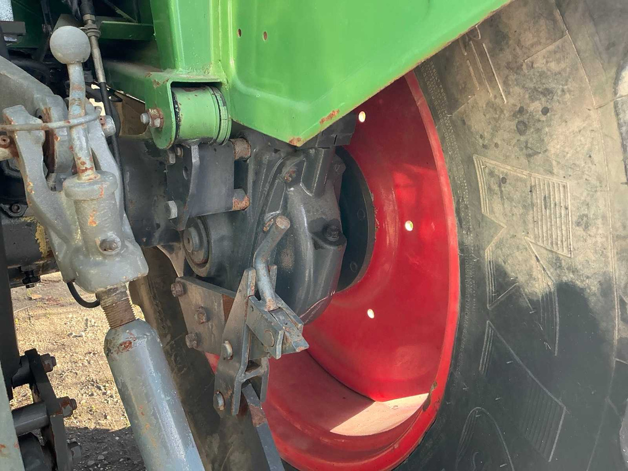 Трактор FENDT FARMER 309 LSA TURBOMATIK FOUR-WHEEL DRIVE AGRICULTURAL TRACTOR: фото 13 Трактор FENDT FARMER 309 LSA TURBOMATIK FOUR-WHEEL DRIVE AGRICULTURAL TRACTOR: фото 13