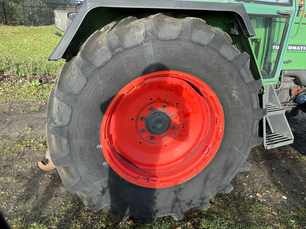 Трактор FENDT FARMER 309 LSA TURBOMATIK FOUR-WHEEL DRIVE AGRICULTURAL TRACTOR: фото 28 Трактор FENDT FARMER 309 LSA TURBOMATIK FOUR-WHEEL DRIVE AGRICULTURAL TRACTOR: фото 28