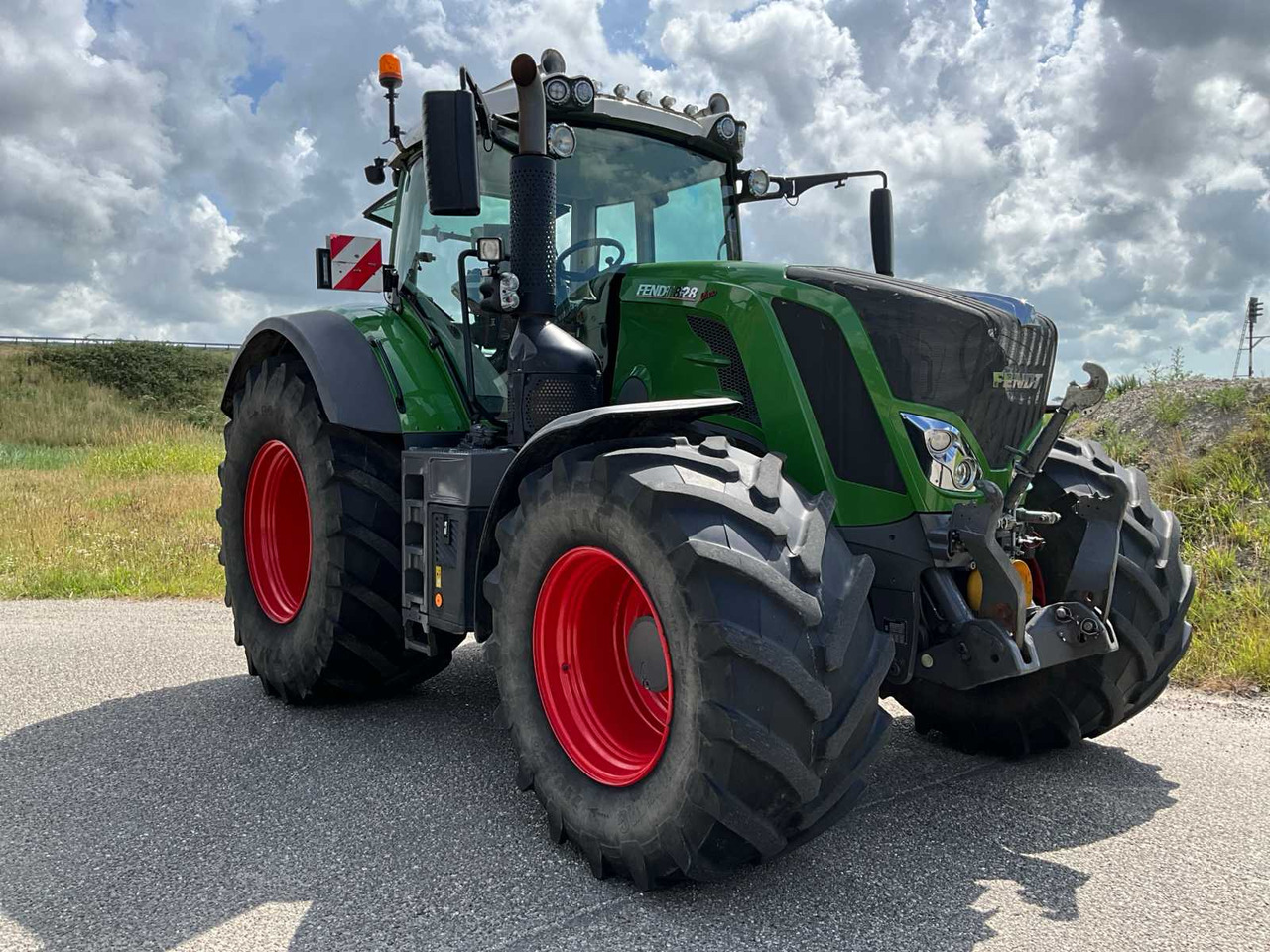 Fendt 828 Vario S4 Profi Plus - Трактор: фото 4 Fendt 828 Vario S4 Profi Plus - Трактор: фото 4