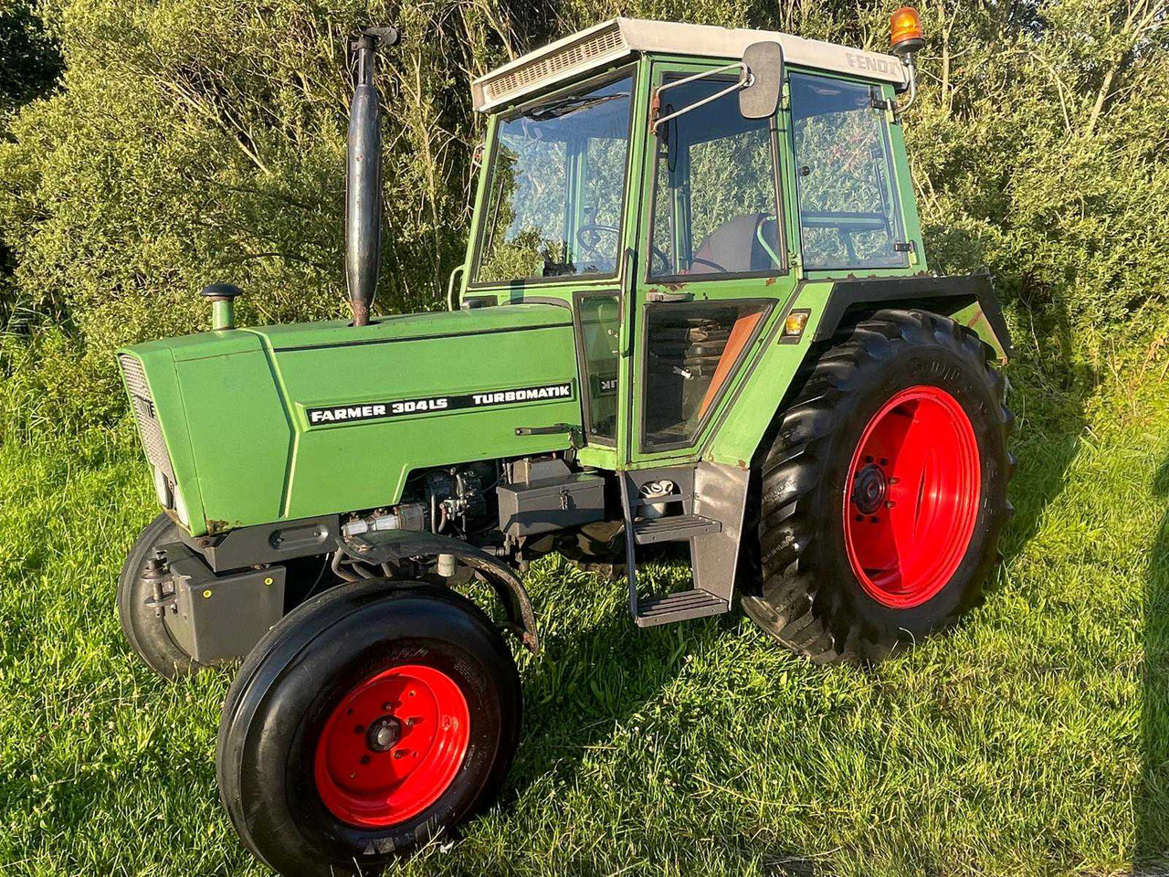 Fendt Farmer 304 LS Turbomatik - Трактор: фото 1 Fendt Farmer 304 LS Turbomatik - Трактор: фото 1