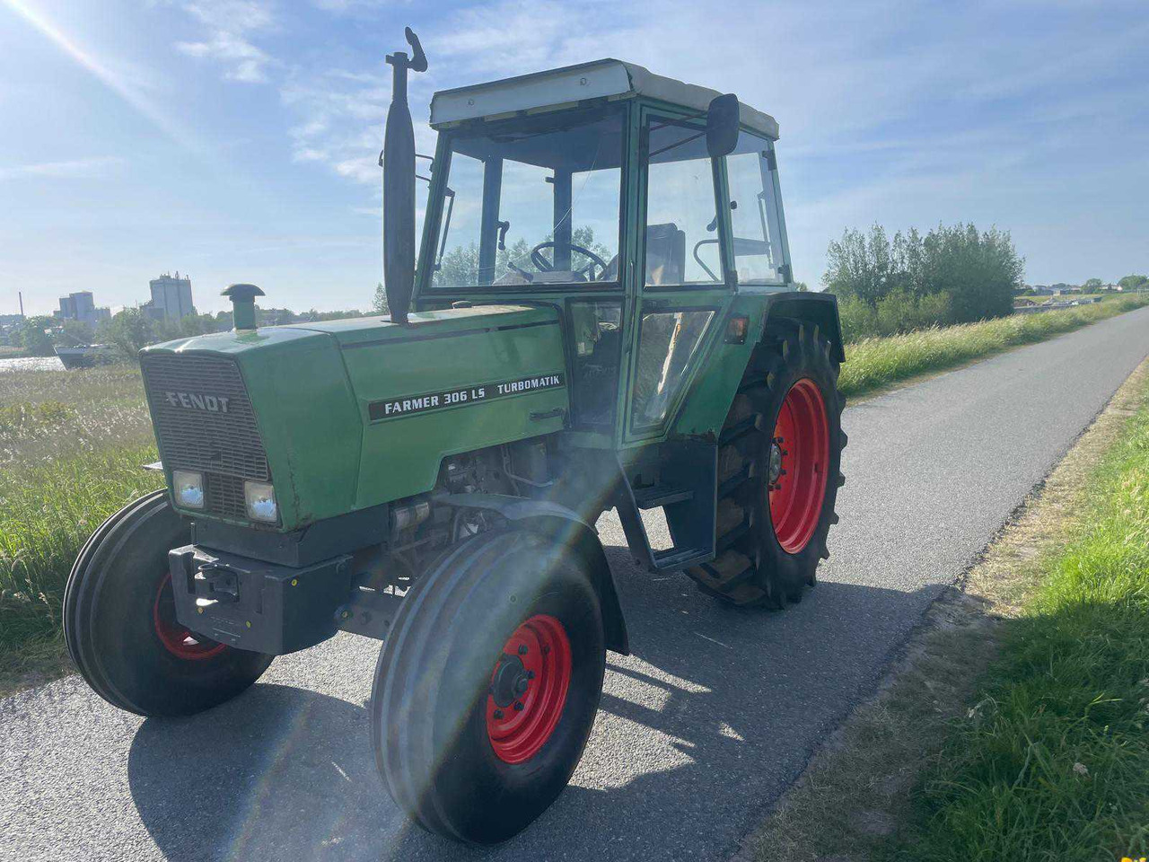 Fendt Farmer 306LS - Трактор: фото 1 Fendt Farmer 306LS - Трактор: фото 1