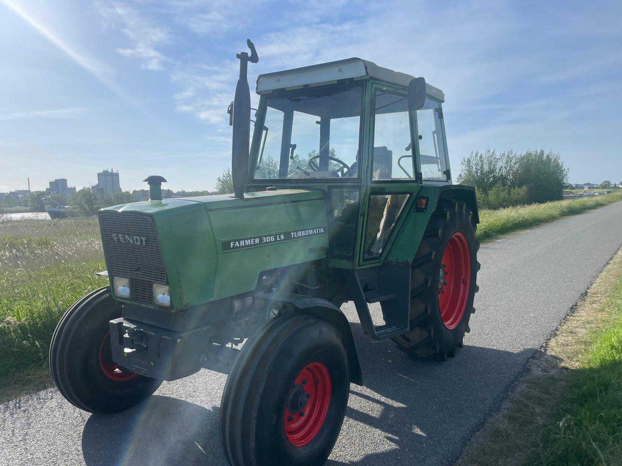 Fendt Farmer 306LS - Трактор: фото 2 Fendt Farmer 306LS - Трактор: фото 2