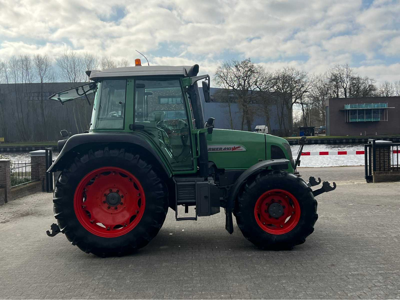 Fendt Farmer 410 - Трактор: фото 4 Fendt Farmer 410 - Трактор: фото 4