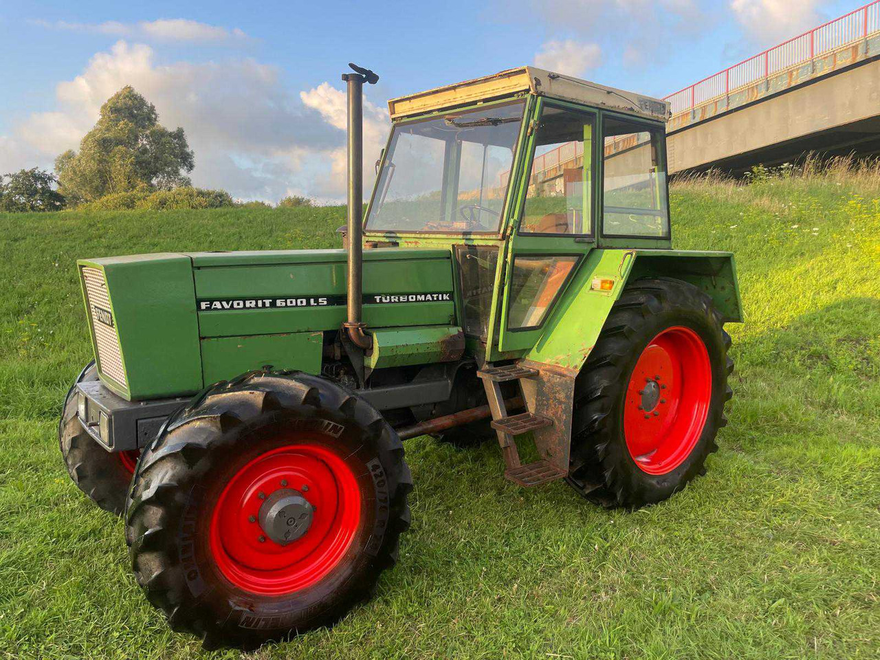 Fendt Favorit 600 LSA - Трактор: фото 1 Fendt Favorit 600 LSA - Трактор: фото 1