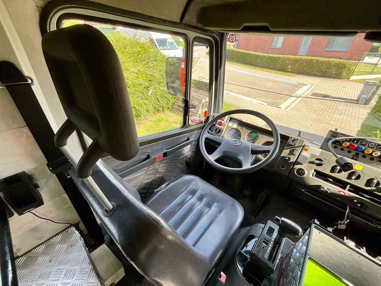 Грузовик 1997 MERCEDES-BENZ ATEGO FIRE TRUCK FIRE BRIGADE: фото 32 Грузовик 1997 MERCEDES-BENZ ATEGO FIRE TRUCK FIRE BRIGADE: фото 32