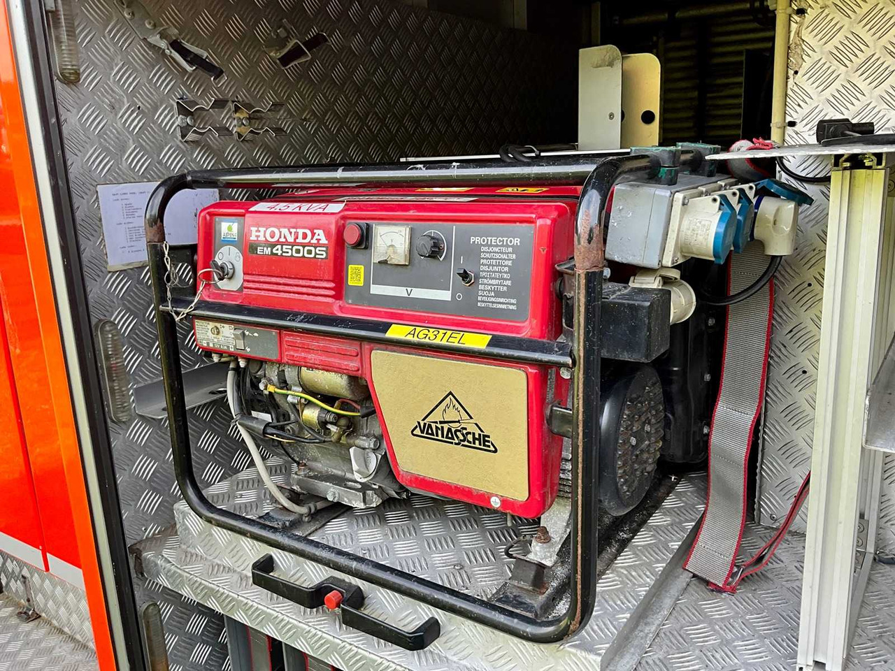 Грузовик 1997 MERCEDES-BENZ ATEGO FIRE TRUCK FIRE BRIGADE: фото 43 Грузовик 1997 MERCEDES-BENZ ATEGO FIRE TRUCK FIRE BRIGADE: фото 43