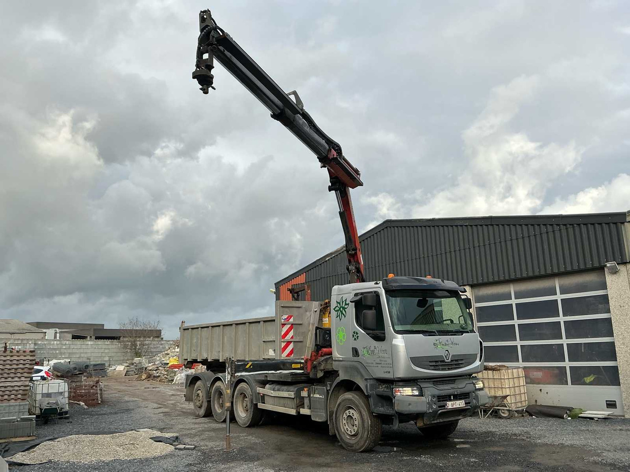 2011 RENAULT KERAX 460 TRIDEM TRUCK WITH CRANE AND CONTAINER - Грузовик: фото 2 2011 RENAULT KERAX 460 TRIDEM TRUCK WITH CRANE AND CONTAINER - Грузовик: фото 2