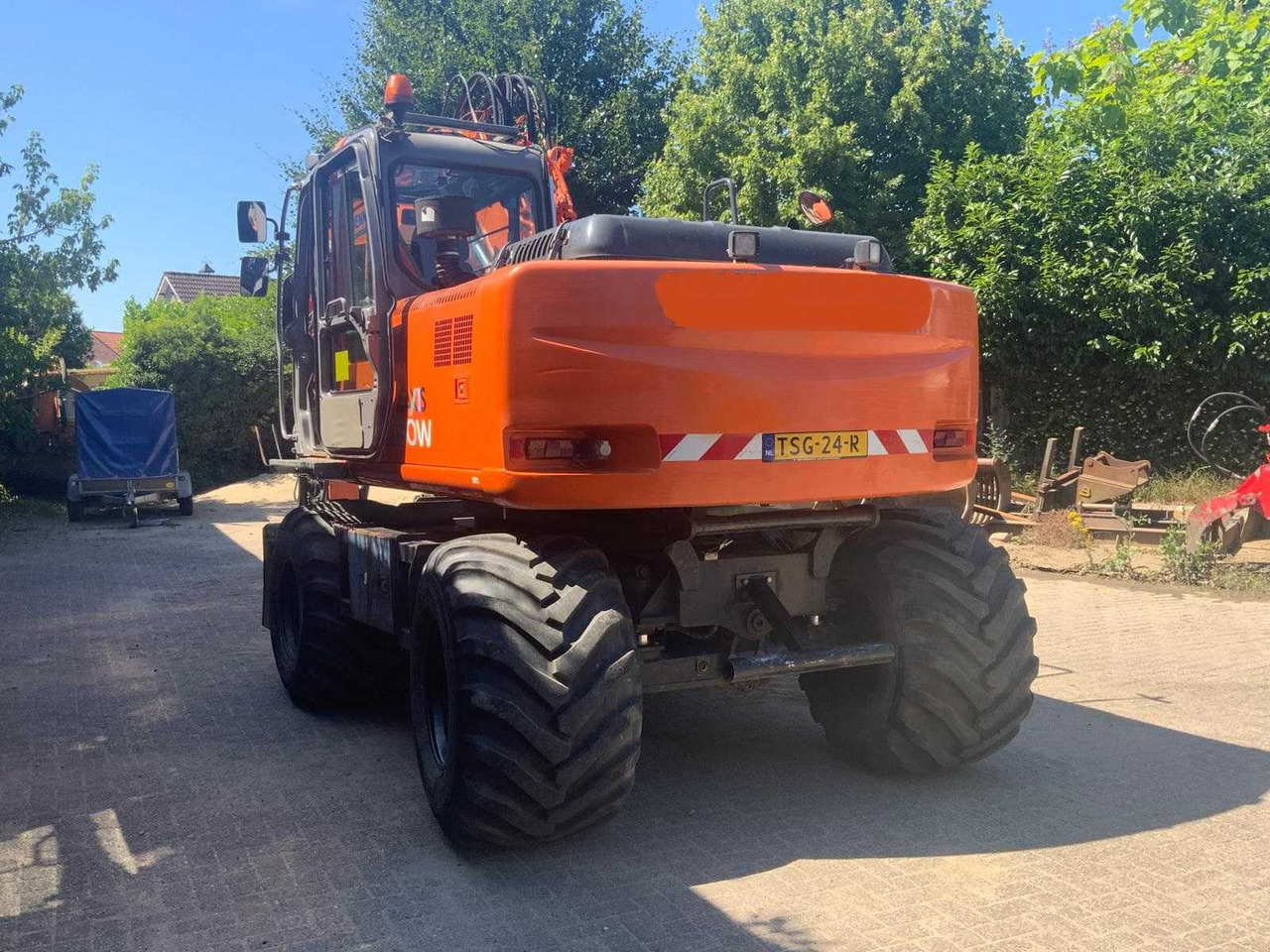 Hitachi ZX 160W - Колёсный экскаватор: фото 4 Hitachi ZX 160W - Колёсный экскаватор: фото 4
