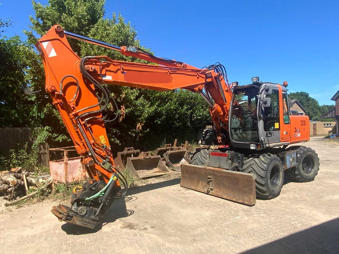 Hitachi ZX 160W - Колёсный экскаватор: фото 1 Hitachi ZX 160W - Колёсный экскаватор: фото 1