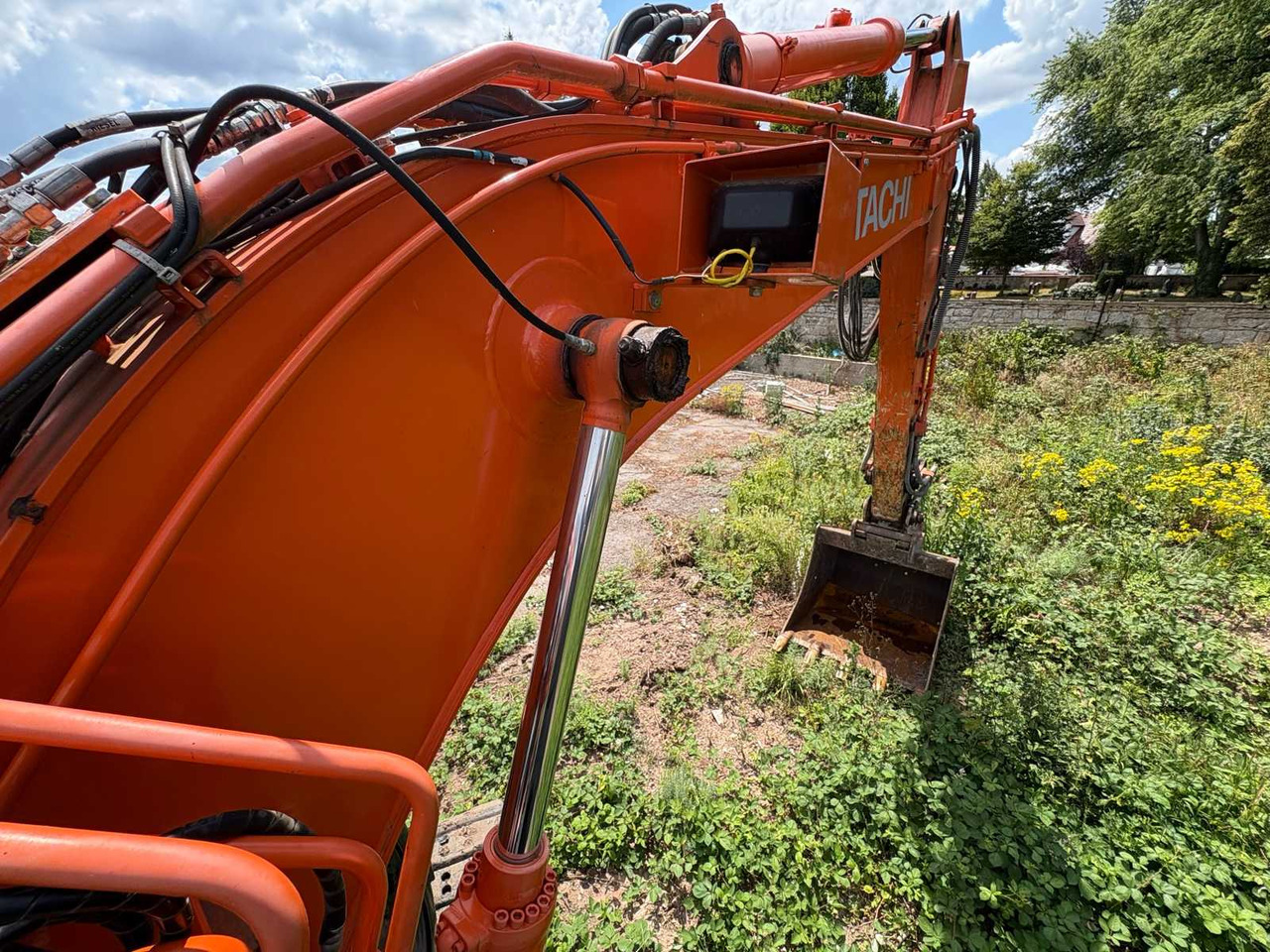 Hitachi ZX135 US-6 - Гусеничный экскаватор: фото 4 Hitachi ZX135 US-6 - Гусеничный экскаватор: фото 4