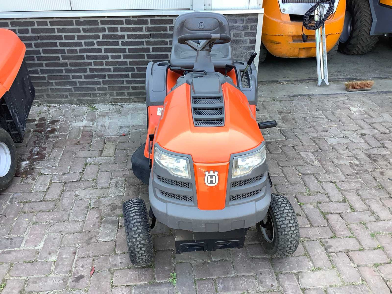 Husqvarna LTH12 - Газонокосилка: фото 2 Husqvarna LTH12 - Газонокосилка: фото 2