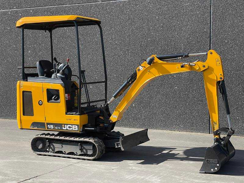 JCB 15 C-1 - Гусеничный экскаватор: фото 1 JCB 15 C-1 - Гусеничный экскаватор: фото 1
