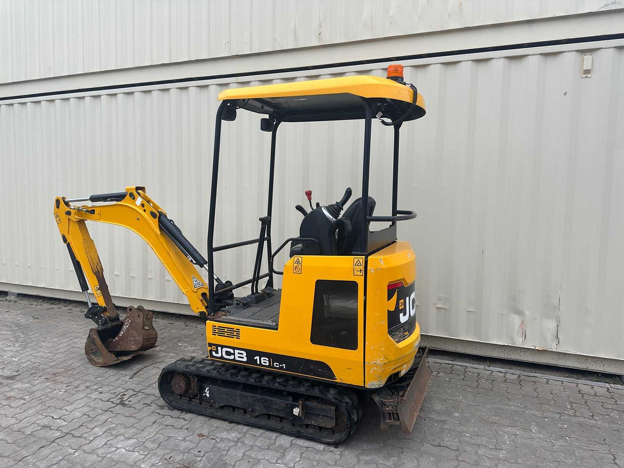 JCB 16C-1 - Мини-экскаватор: фото 3 JCB 16C-1 - Мини-экскаватор: фото 3