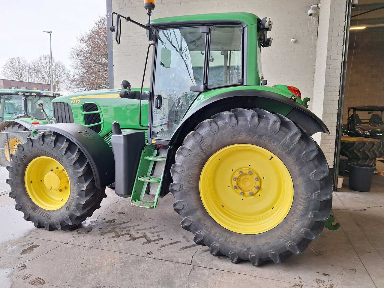 JOHN DEERE - 6830 - AGRICOLES TRACTOR 4 ROWS OF MOTORS - Трактор: фото 1 JOHN DEERE - 6830 - AGRICOLES TRACTOR 4 ROWS OF MOTORS - Трактор: фото 1