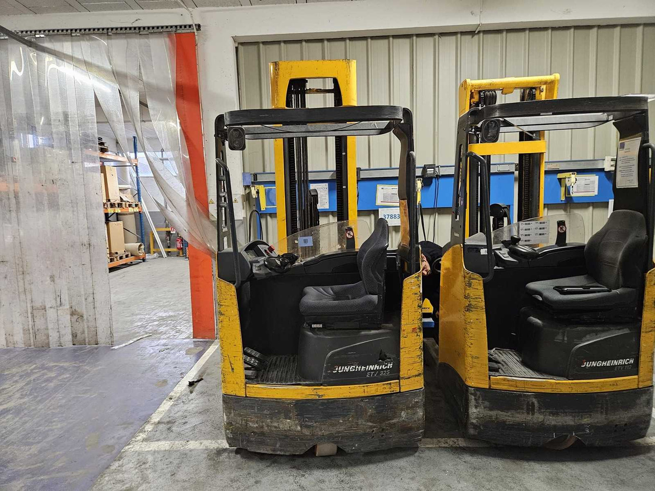 JUNGHEINRICH - 2007 - ETV 325 - FORKLIFT - Вилочный погрузчик: фото 3 JUNGHEINRICH - 2007 - ETV 325 - FORKLIFT - Вилочный погрузчик: фото 3