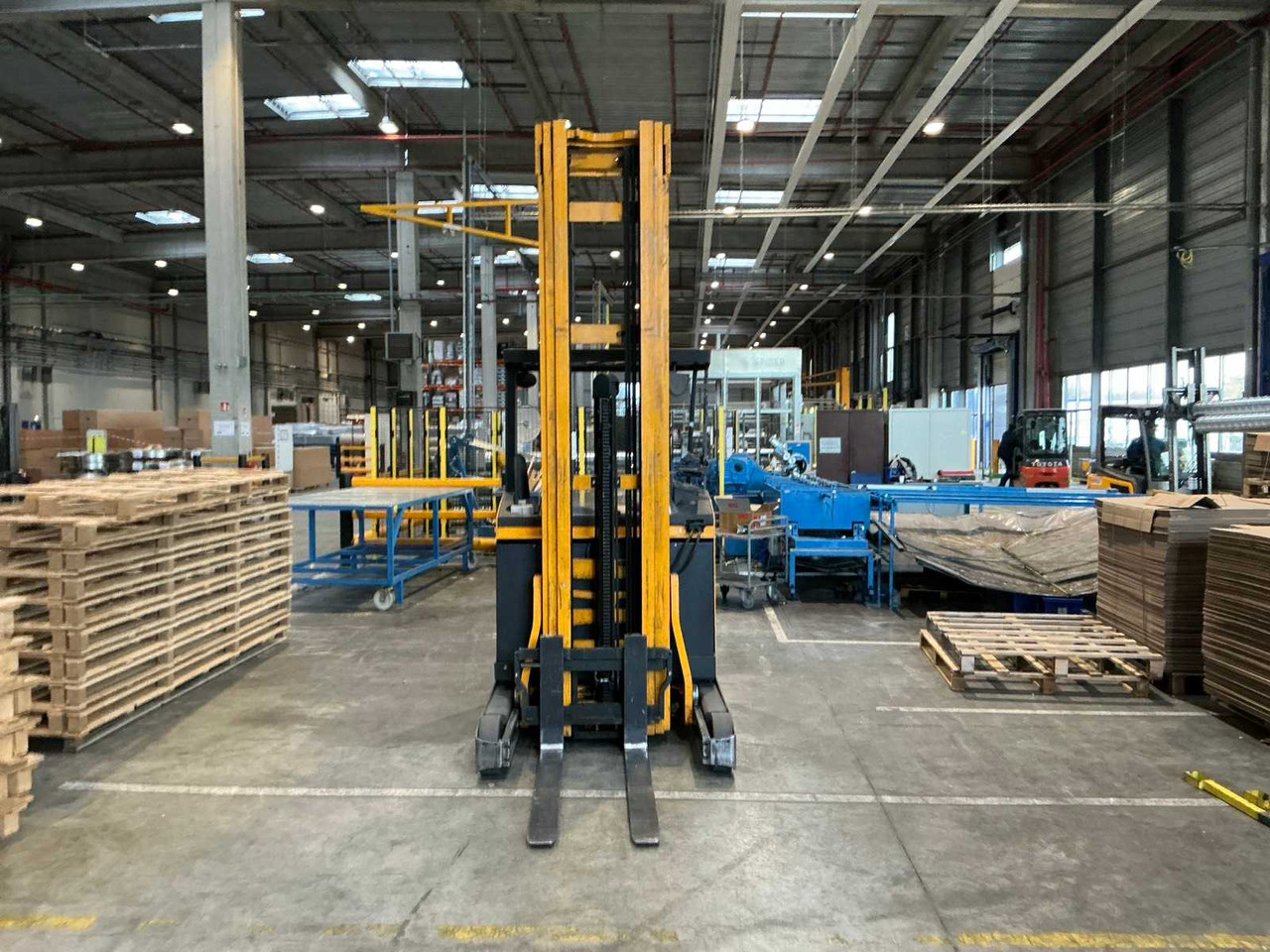 JUNGHEINRICH - 2014 - ETV 214 - REACH TRUCK - Вилочный погрузчик: фото 2 JUNGHEINRICH - 2014 - ETV 214 - REACH TRUCK - Вилочный погрузчик: фото 2