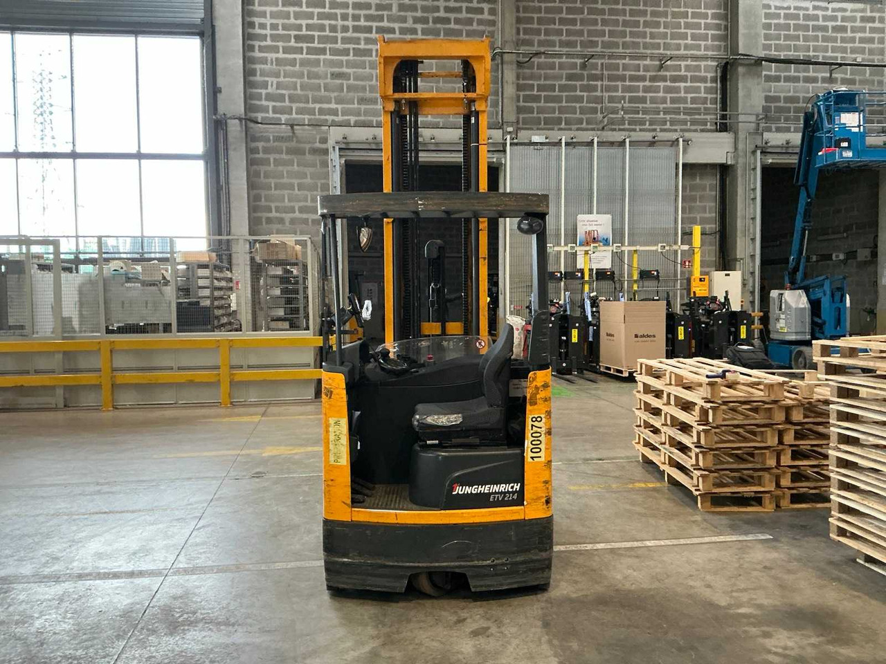 JUNGHEINRICH - 2014 - ETV214 - FORKLIFT - Вилочный погрузчик: фото 5 JUNGHEINRICH - 2014 - ETV214 - FORKLIFT - Вилочный погрузчик: фото 5