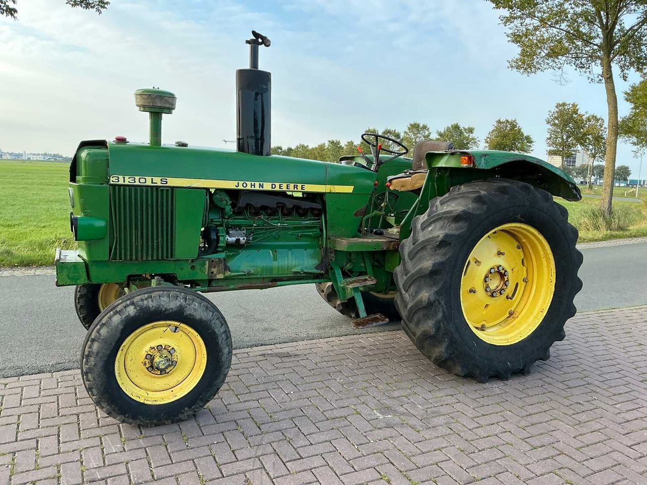 John Deere 3130 - Трактор: фото 1 John Deere 3130 - Трактор: фото 1