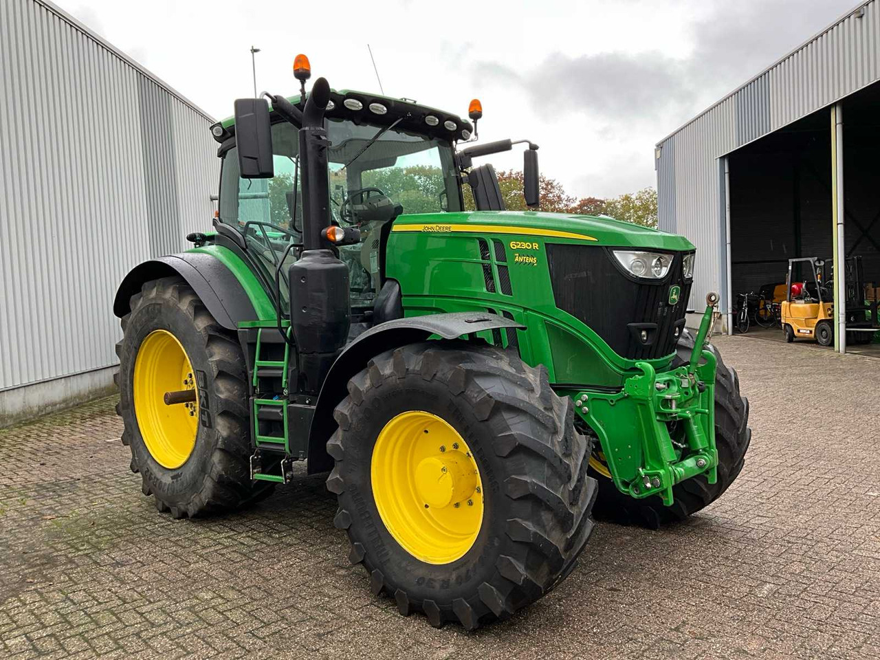 John Deere 6230R - Трактор: фото 4 John Deere 6230R - Трактор: фото 4