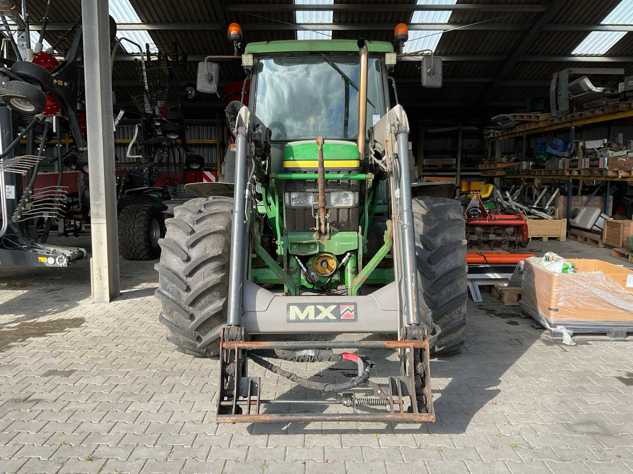 John Deere 6310 - Трактор: фото 5 John Deere 6310 - Трактор: фото 5