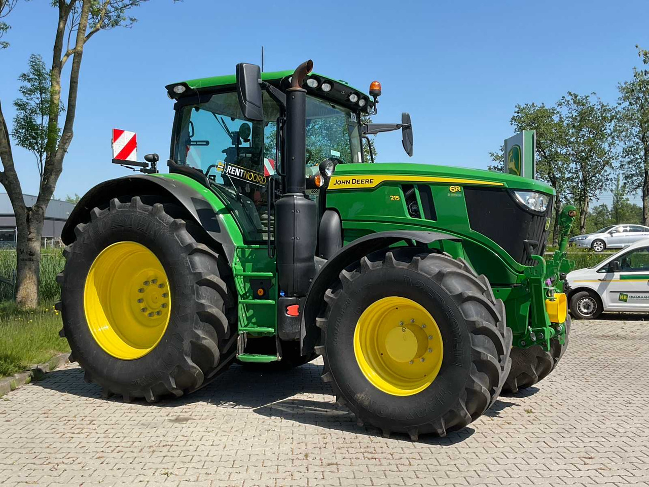 John Deere 6R 215 - Трактор: фото 2 John Deere 6R 215 - Трактор: фото 2