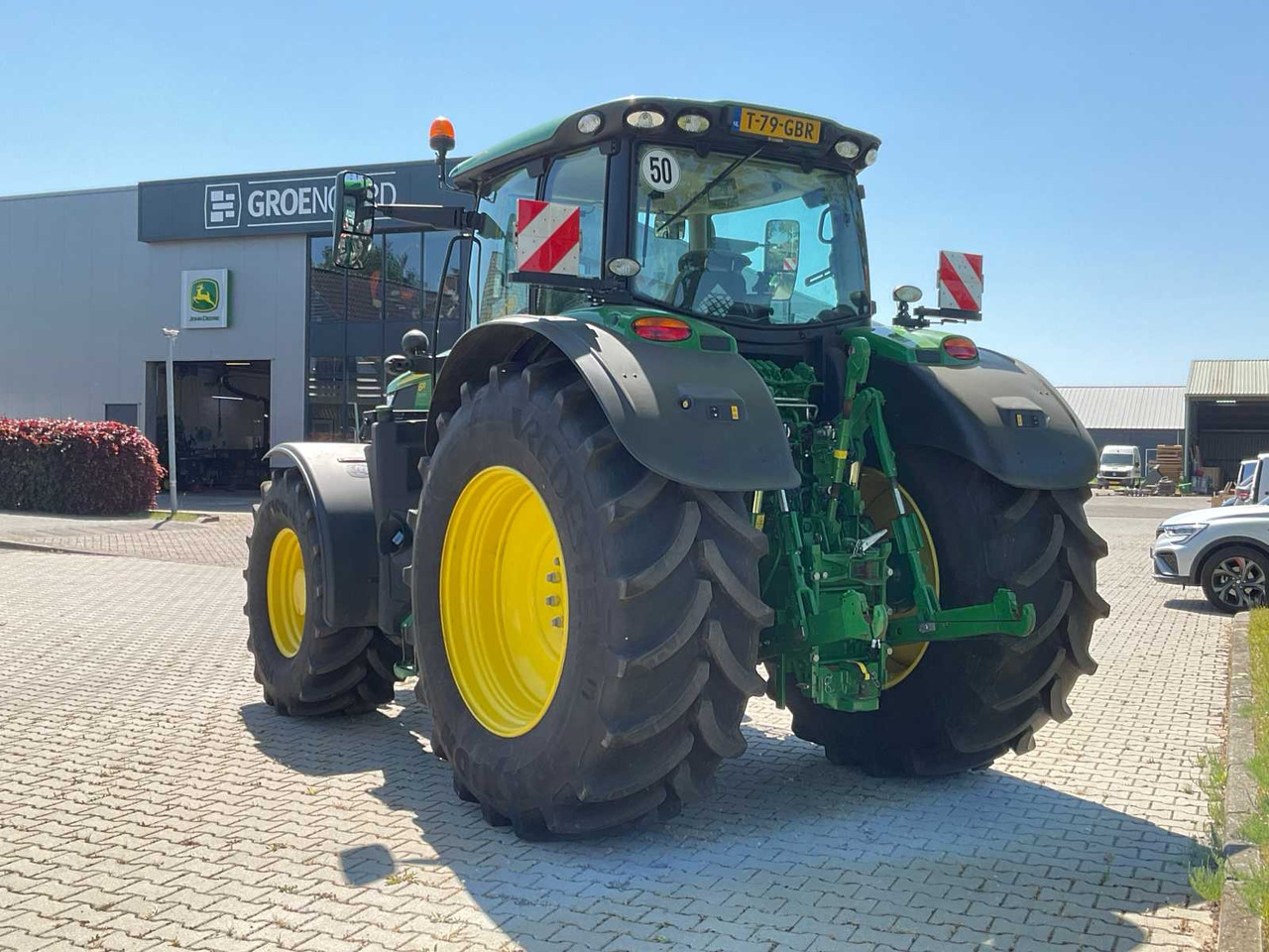 John Deere 6R 215 - Трактор: фото 4 John Deere 6R 215 - Трактор: фото 4