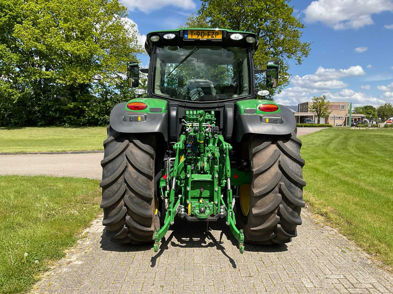 John Deere 6R155 - Трактор: фото 4 John Deere 6R155 - Трактор: фото 4