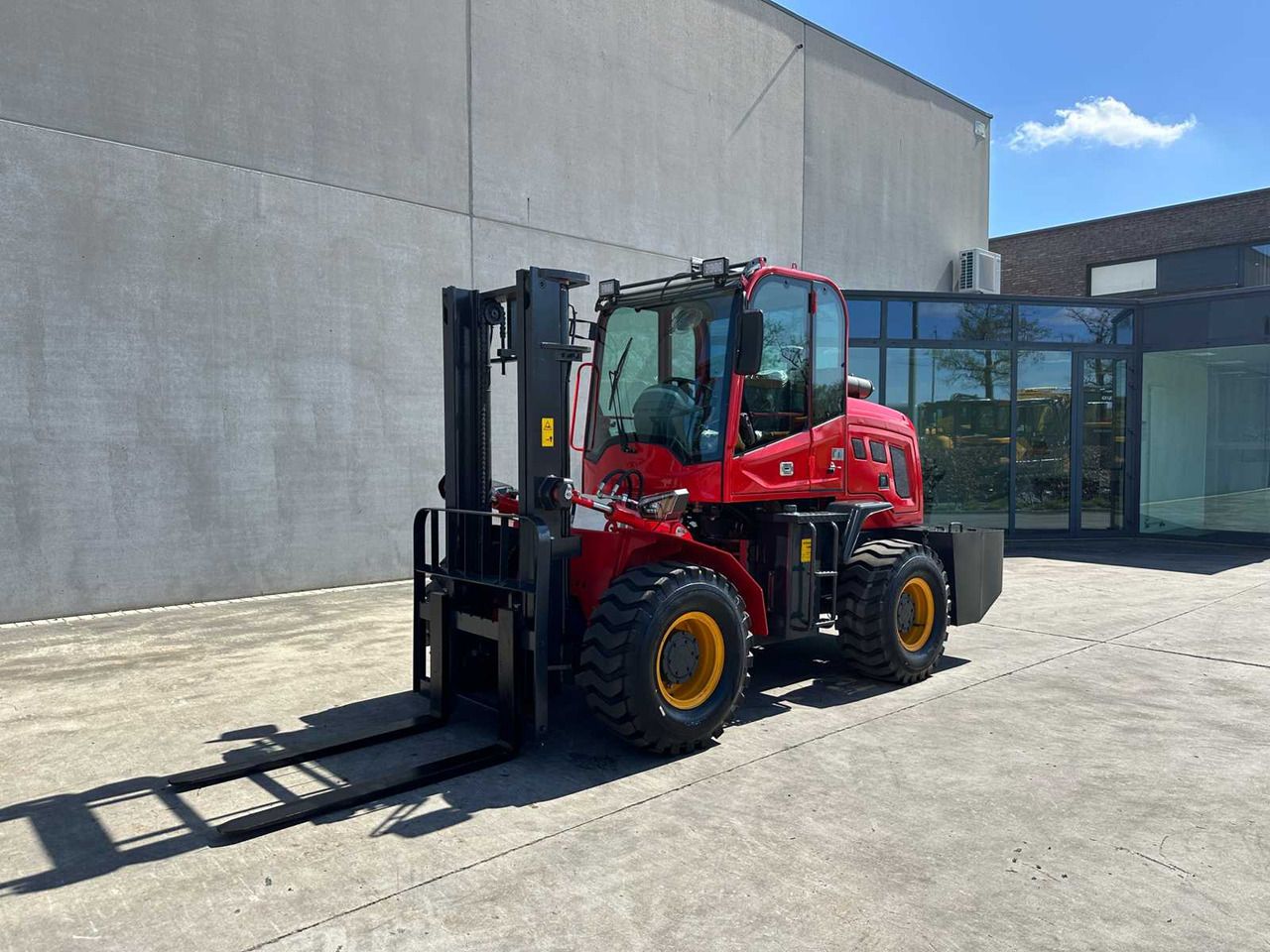 KUL - 2025 - RTF-3500 - ROUGH TERRAIN FORKLIFT TRUCK - Вилочный погрузчик: фото 1 KUL - 2025 - RTF-3500 - ROUGH TERRAIN FORKLIFT TRUCK - Вилочный погрузчик: фото 1