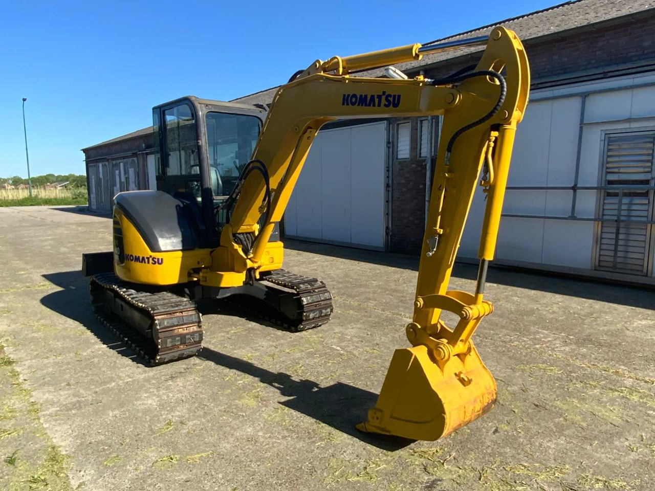 Komatsu PC40MR-3 - Гусеничный экскаватор: фото 4 Komatsu PC40MR-3 - Гусеничный экскаватор: фото 4
