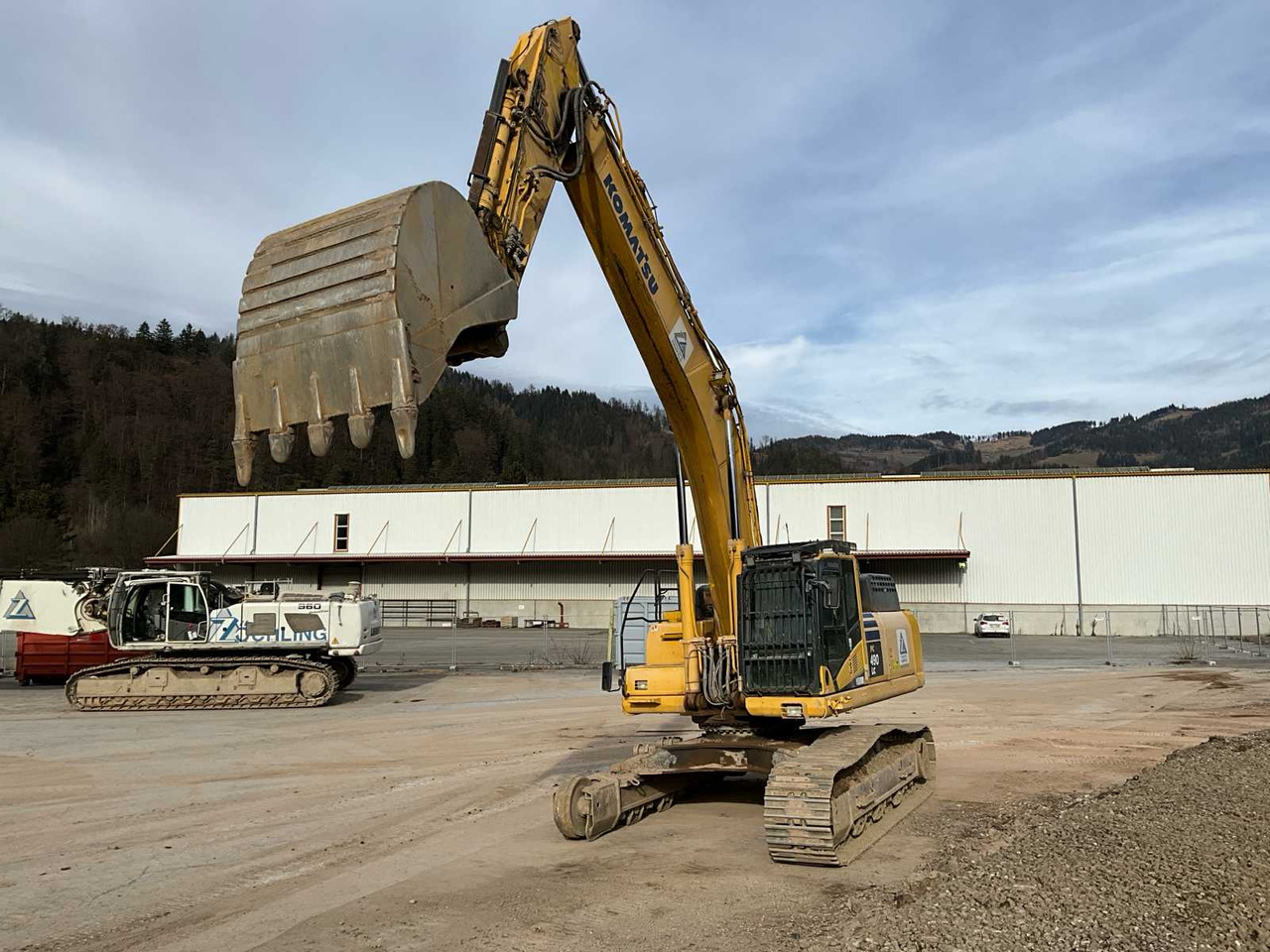 Komatsu PC490LC-10 - Гусеничный экскаватор: фото 2 Komatsu PC490LC-10 - Гусеничный экскаватор: фото 2