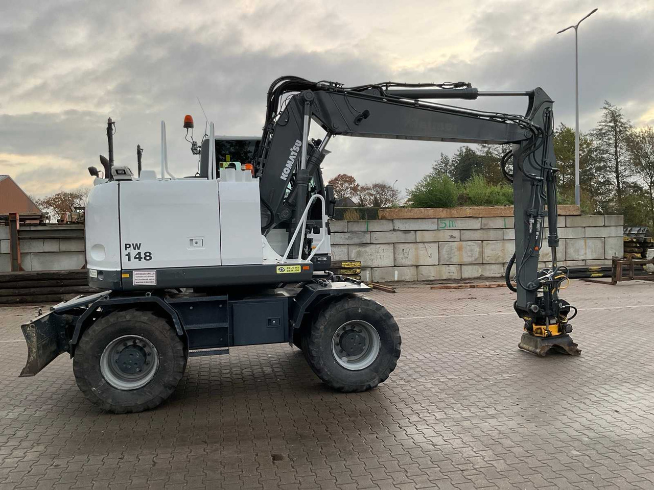 Komatsu PW148-10 - Колёсный экскаватор: фото 5 Komatsu PW148-10 - Колёсный экскаватор: фото 5