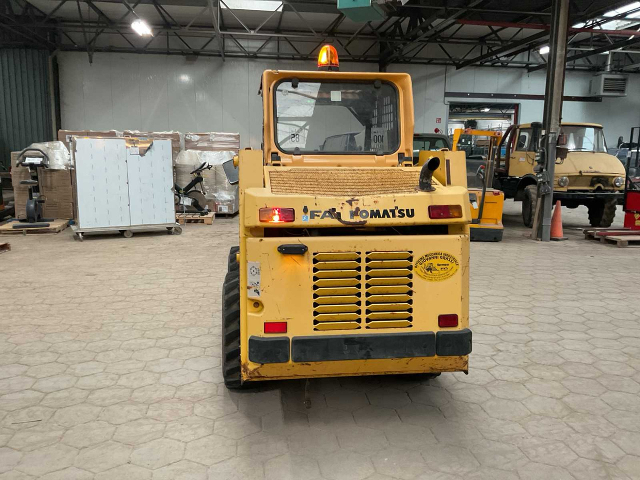Мини-погрузчик с бортовым поворотом Komatsu SK07J: фото 6