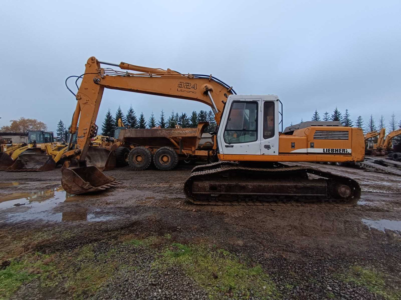 LIEBHERR - 2001 - R924 - TRACKED EXCAVATOR - Экскаватор: фото 2 LIEBHERR - 2001 - R924 - TRACKED EXCAVATOR - Экскаватор: фото 2