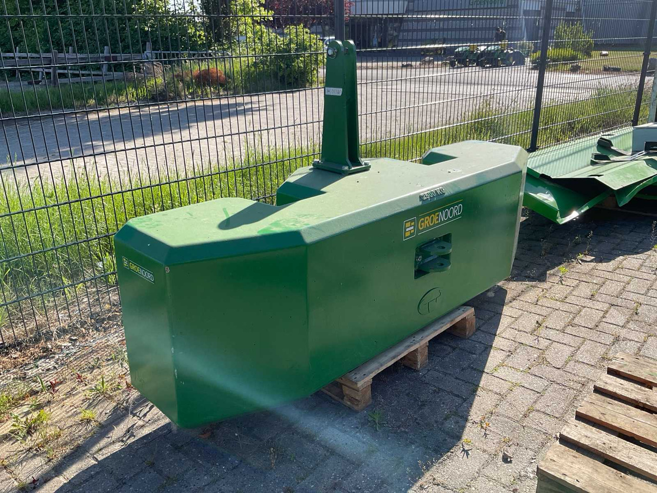 Landkracht 2500 Kg - Фронтальный погрузчик для трактора: фото 4 Landkracht 2500 Kg - Фронтальный погрузчик для трактора: фото 4