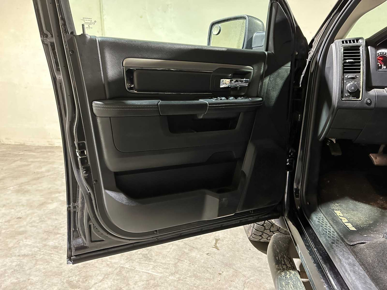 Лёгкий коммерческий автомобиль DODGE RAM 1500 5.7 V8 QUAD CAB 6'4 401HP 2018, V-442-LL COMMERCIAL VEHICLE: фото 30 Лёгкий коммерческий автомобиль DODGE RAM 1500 5.7 V8 QUAD CAB 6'4 401HP 2018, V-442-LL COMMERCIAL VEHICLE: фото 30